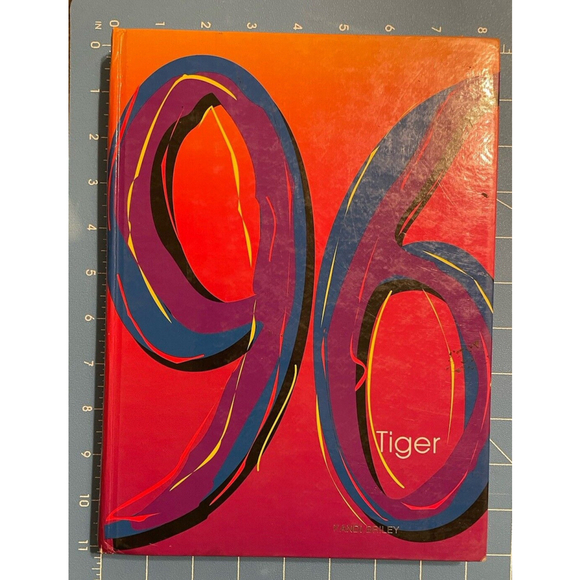 1996 GREEN FOREST Tigers Yearbook Good Shape Written and Drawn In - Picture 1 of 7